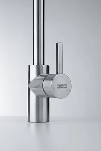 FRANKE Kchenarmatur Eos Neo Einhebelmischer Edelstahl Industrial Black (PVD) mit Auszugsbrause Pull-Down-Spray 180 schwenkbarer Auslauf