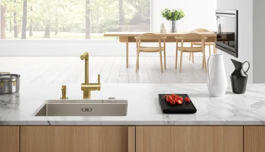 FRANKE Kchenarmatur Atlas Neo Einhebelmischer Edelstahl Gold (PVD) mit Schlauchbrause 180 schwenkbar mit Laminar Perlator