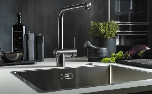 FRANKE Kchenarmatur Atlas Neo Sensor Einhebelmischer Edelstahl Industrial Black (PVD) mit Sensor-Technologie mit Zugauslauf 180 schwenkbarer Auslauf