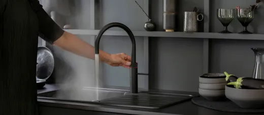 QUOOKER FUSION Round Festauslauf Schwarz matt PVD Kchenarmatur mit 5 in 1 Funktion und elektronischer Steuerung (FNRBLK) {NUR Armatur}