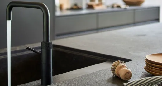 QUOOKER FUSION Square Festauslauf Schwarz matt PVD Kchenarmatur mit 5 in 1 Funktion und elektronischer Steuerung (FNSBLK) {NUR Armatur}