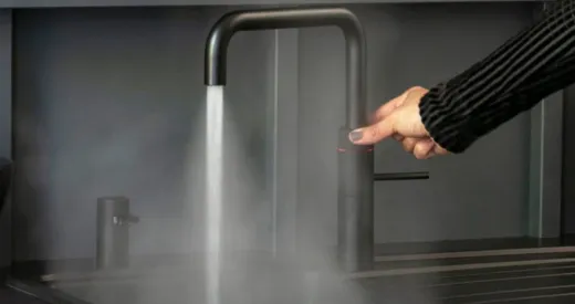 QUOOKER FUSION Square Festauslauf Schwarz matt PVD Kchenarmatur mit 5 in 1 Funktion und elektronischer Steuerung (FNSBLK) {NUR Armatur}