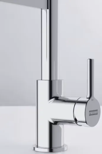 FRANKE Kchenarmatur Lina Semi Pro Einhebelmischer Chrom / Black Matt mit Pendelbrause umstellbar 360 schwenkbarer Auslauf