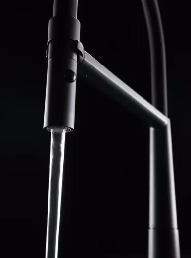 FRANKE Kchenarmatur Icon Semi Pro Einhebelmischer Black Matt mit Pendelbrause umstellbar 360 schwenkbarer Auslauf