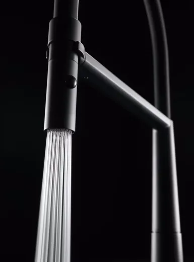 FRANKE Kchenarmatur Icon Semi Pro Einhebelmischer Black Matt mit Pendelbrause umstellbar 360 schwenkbarer Auslauf