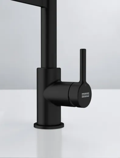FRANKE Kchenarmatur Lina Semi Pro Einhebelmischer Black Matt mit Pendelbrause umstellbar 360 schwenkbarer Auslauf