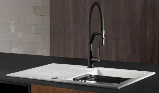 Systemceram KeraDomo K�chenarmatur Tono Pro Schwarz PVD Einhebelmischer mit Pendelbrause umstellbar