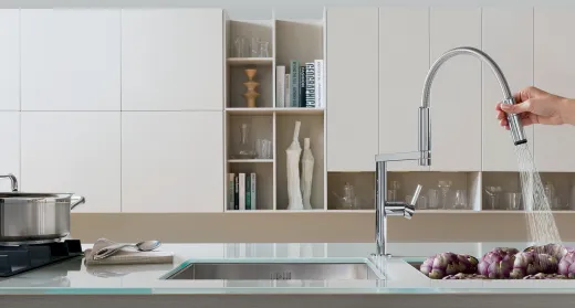 Systemceram KeraDomo K�chenarmatur Move Schwarz PVD Einhebelmischer mit Pendelbrause 360� schwenkbar in 2 Achsen