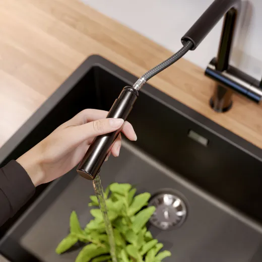 KWC K�chenarmatur Bevo E 10.531.643.751FL Einhebelmischer Industrial Black Ber�hrungsloser Sensor opto-elektronisch gesteuert mit Batteriefach (3600005936)