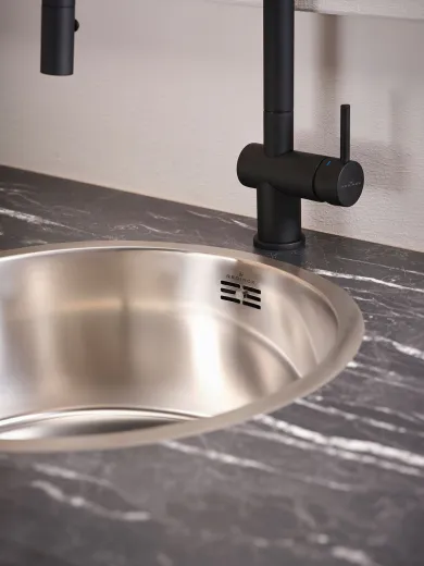 REGINOX K�chenarmatur Flint Schwarz (R37416) Einhebelmischer mit Zugauslauf als Schlauchbrause umstellbar 360� schwenkbarer Auslauf