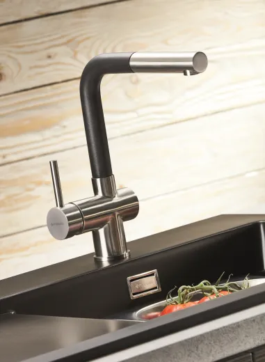 PYRAMIS Kchenarmatur Capriccio Premium Einhebelmischer Edelstahl massiv / Schwarz mit Zugauslauf als Schlauchbrause